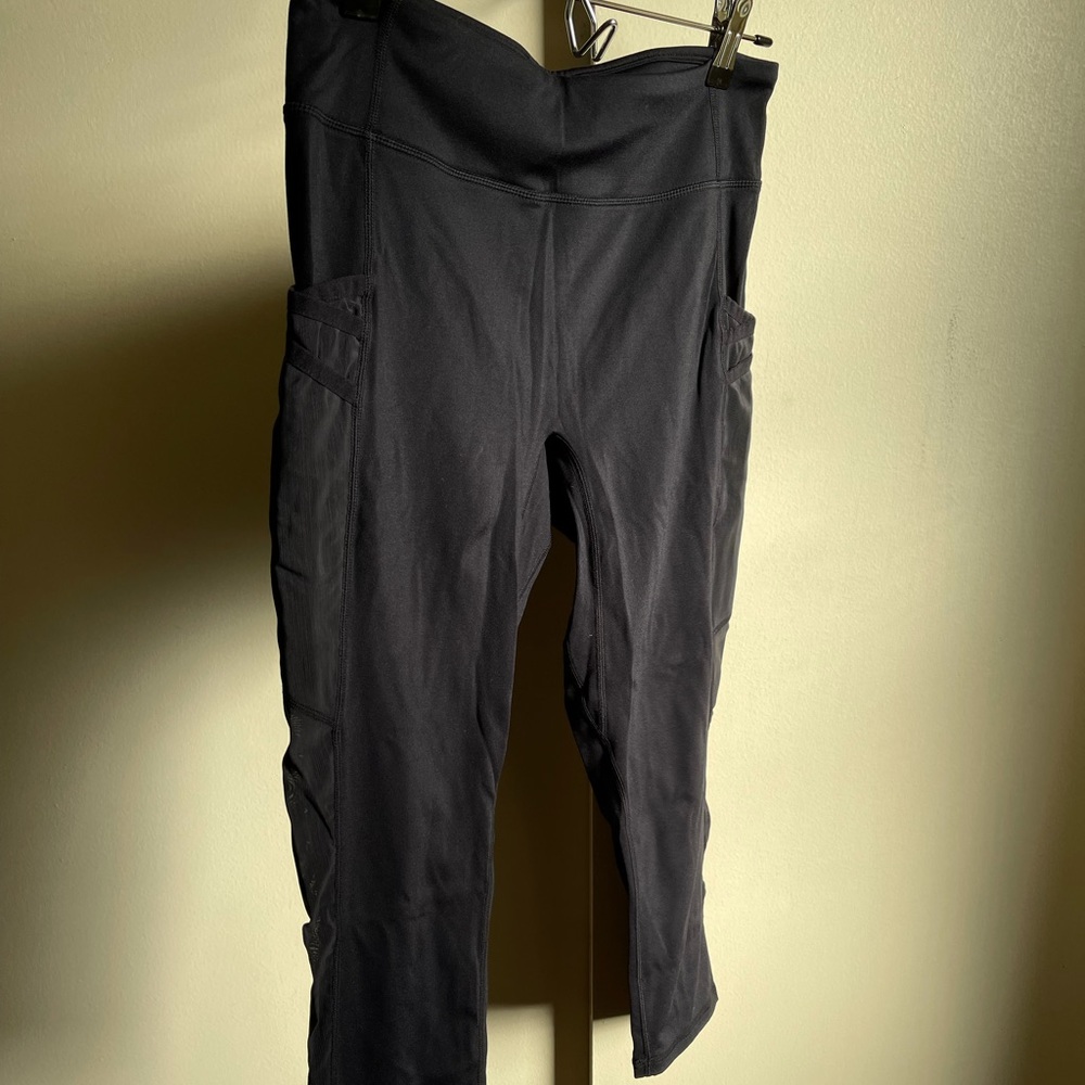 Fabletics trinity mid-rise pocket crop black - medium